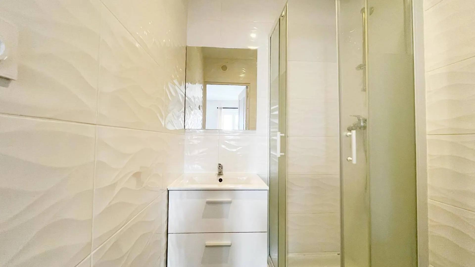 Suite Opium Lyon 0*,